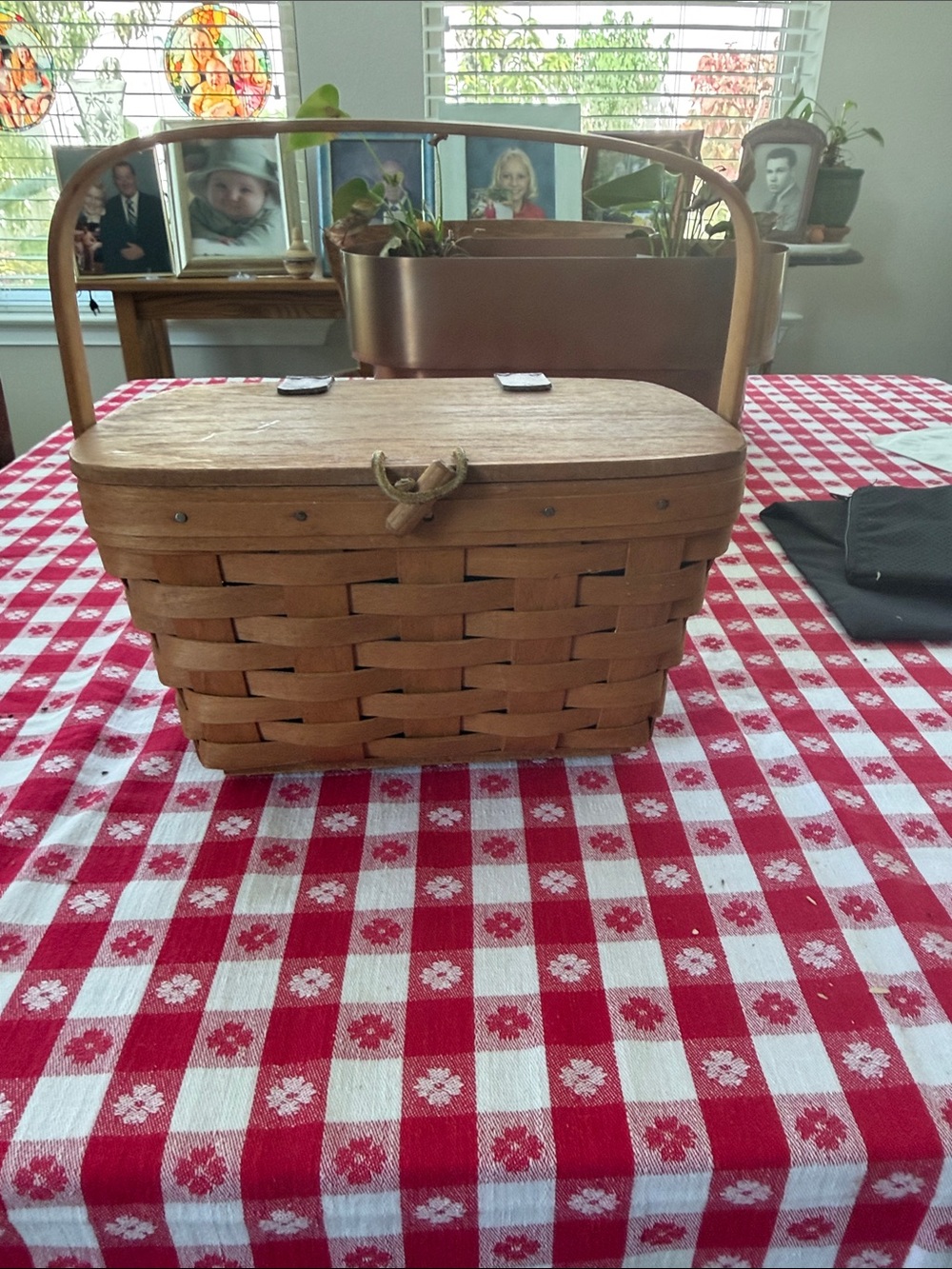 Longaberger Wicker with leathertrim  Basket with Handle - Natural Brown